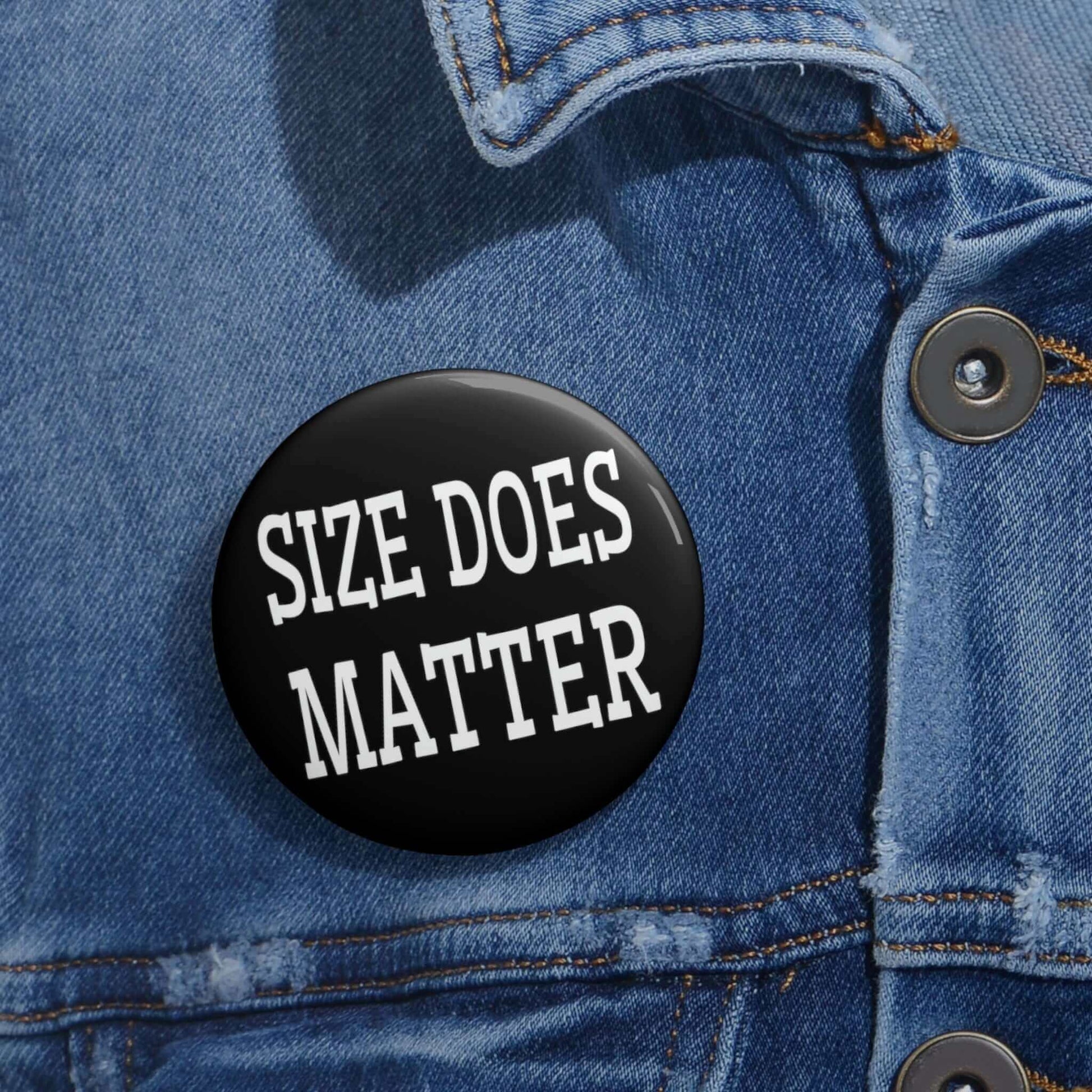 Pinback button that says size does matter.