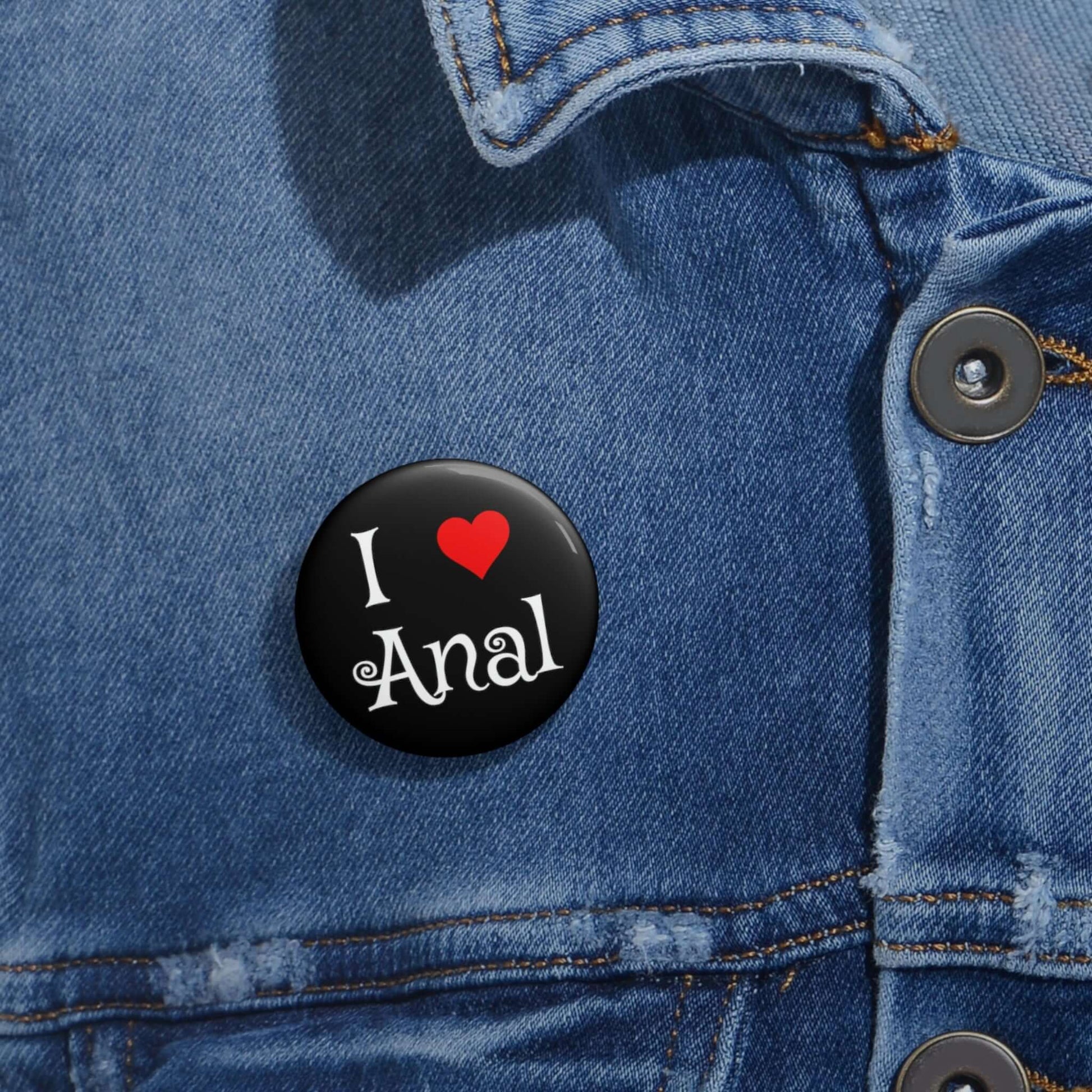 Pin-back button that says I heart anal.