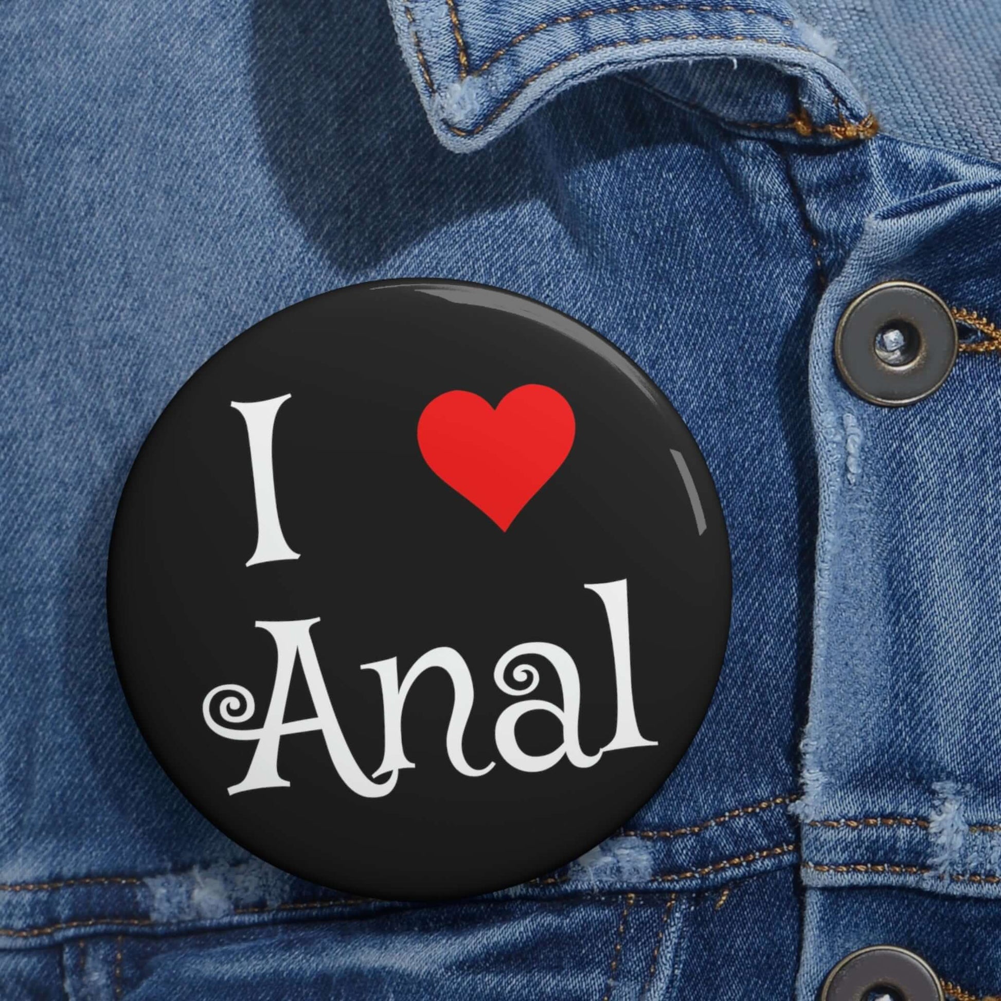 Pin-back button that says I heart anal.